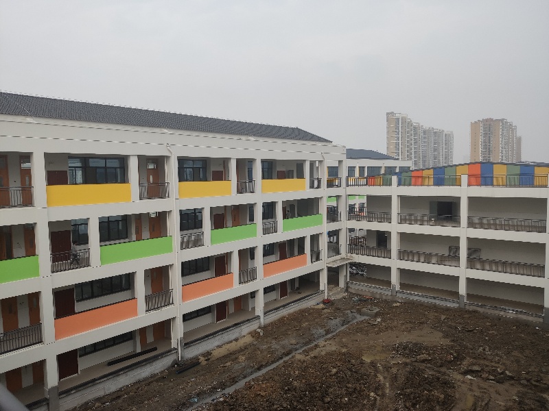 琴湖小学迁建工程位于湖苑路以南,阜湖路以北.
